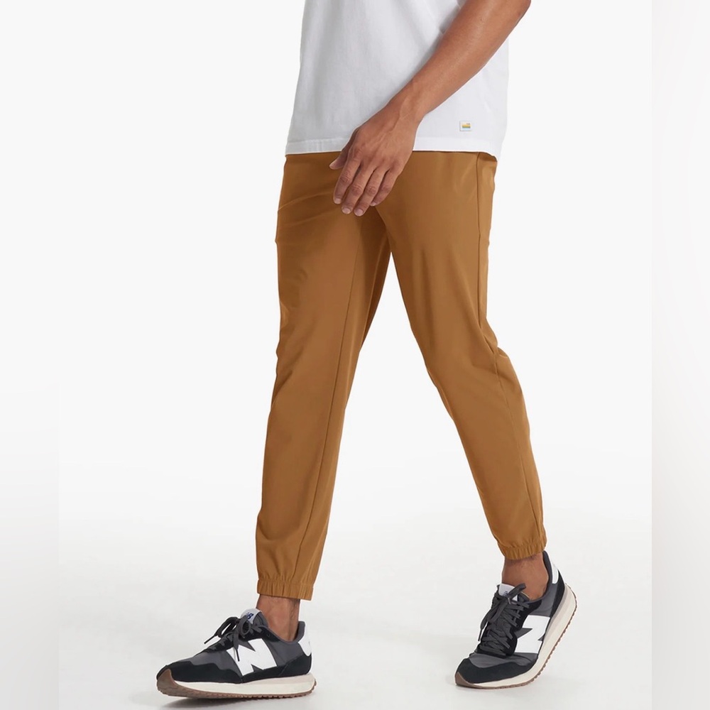 Vuori Fleet Jogger Pants in color Caramel size Medium